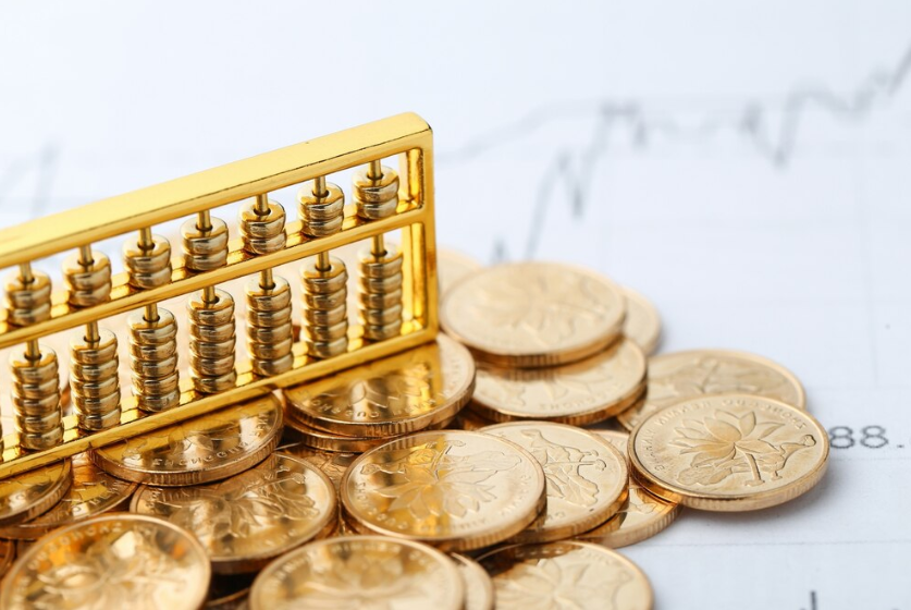 Which is better: Selling Gold Online or Taking a Gold Loan?