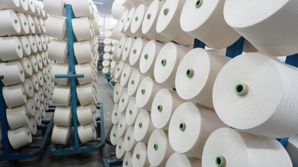 What Are the Advantages of Using Polyester Yarn in Textile Manufacturing?